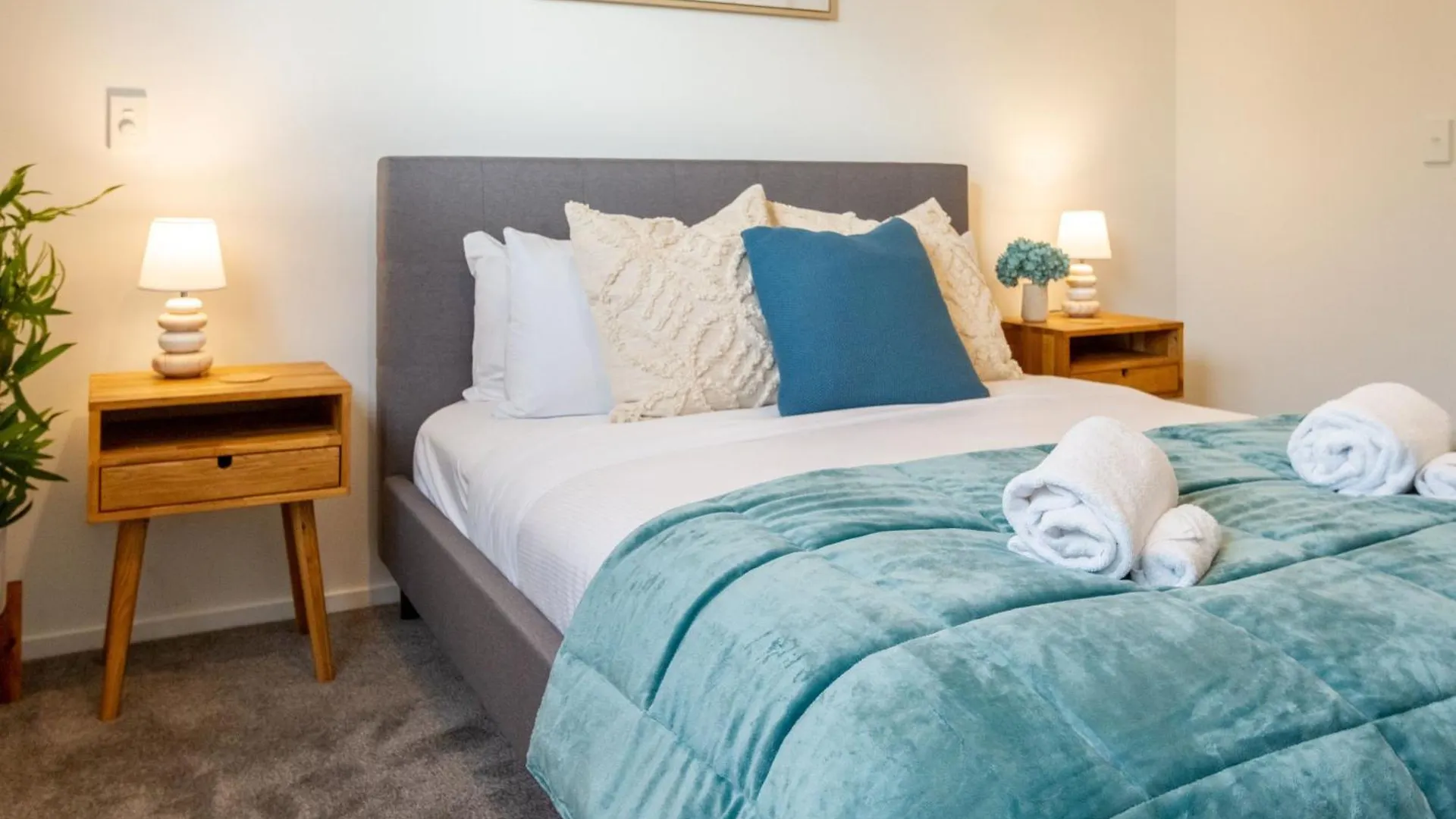 Apartment Executive Suite On Lichfield Street - 2 Bed 2 Bath Christchurch New Zealand