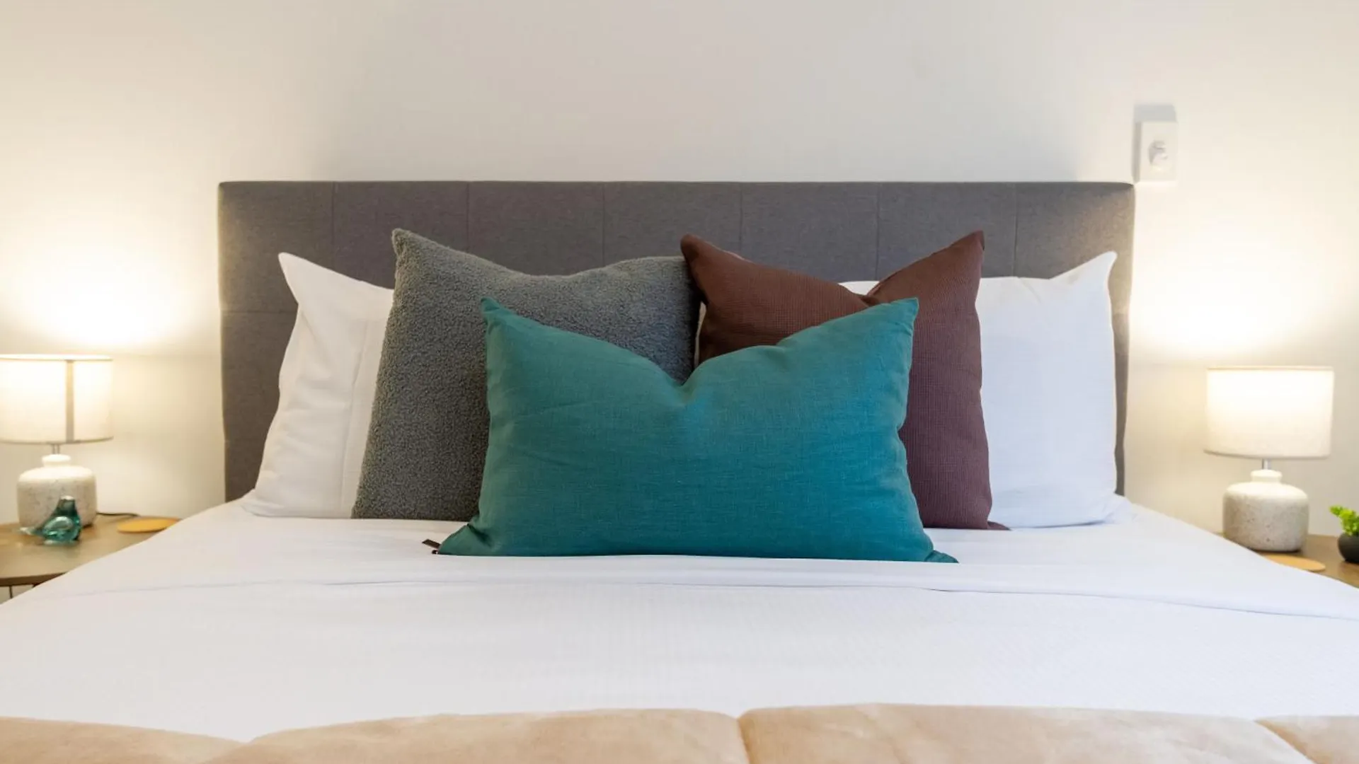 Executive Suite On Lichfield Street - 2 Bed 2 Bath Christchurch