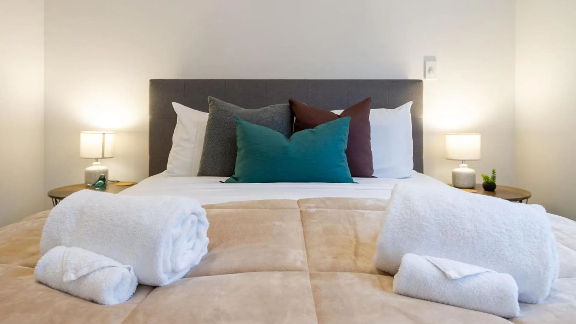 Apartment Executive Suite On Lichfield Street - 2 Bed 2 Bath Christchurch