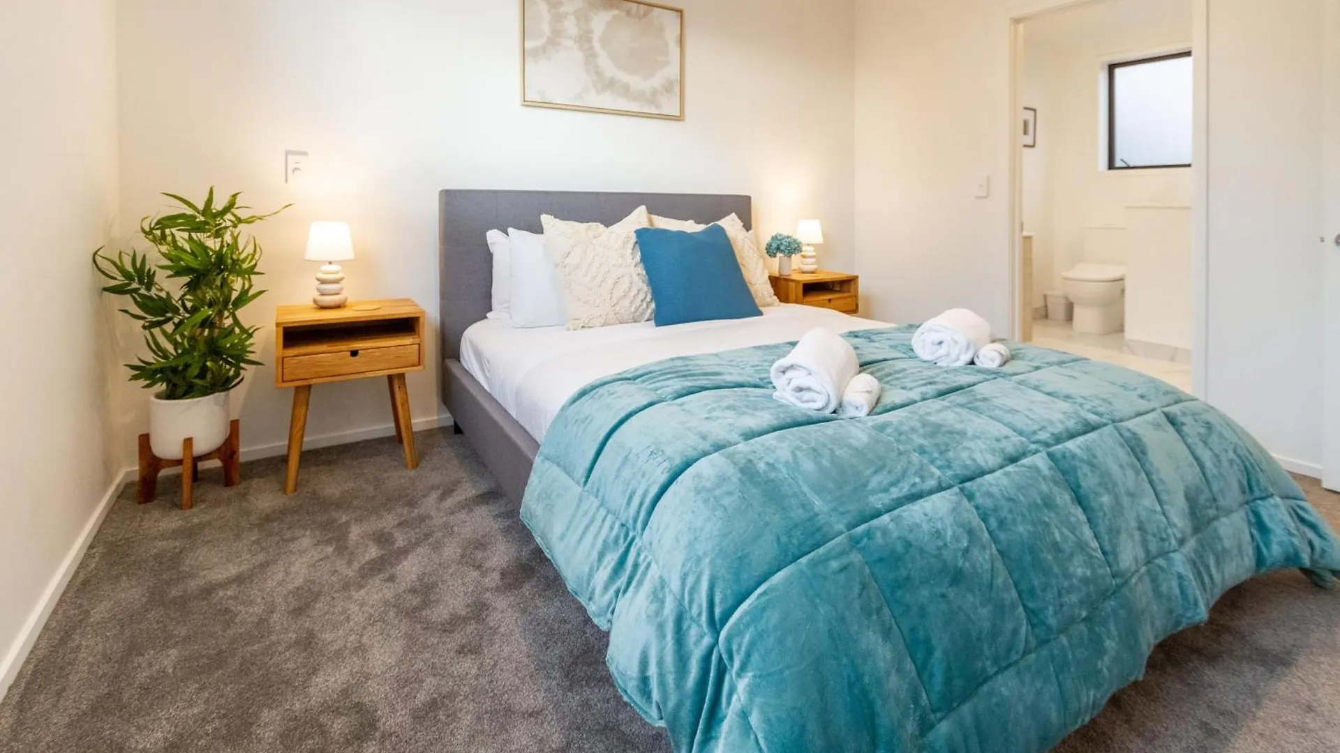 Apartment Executive Suite On Lichfield Street - 2 Bed 2 Bath Christchurch