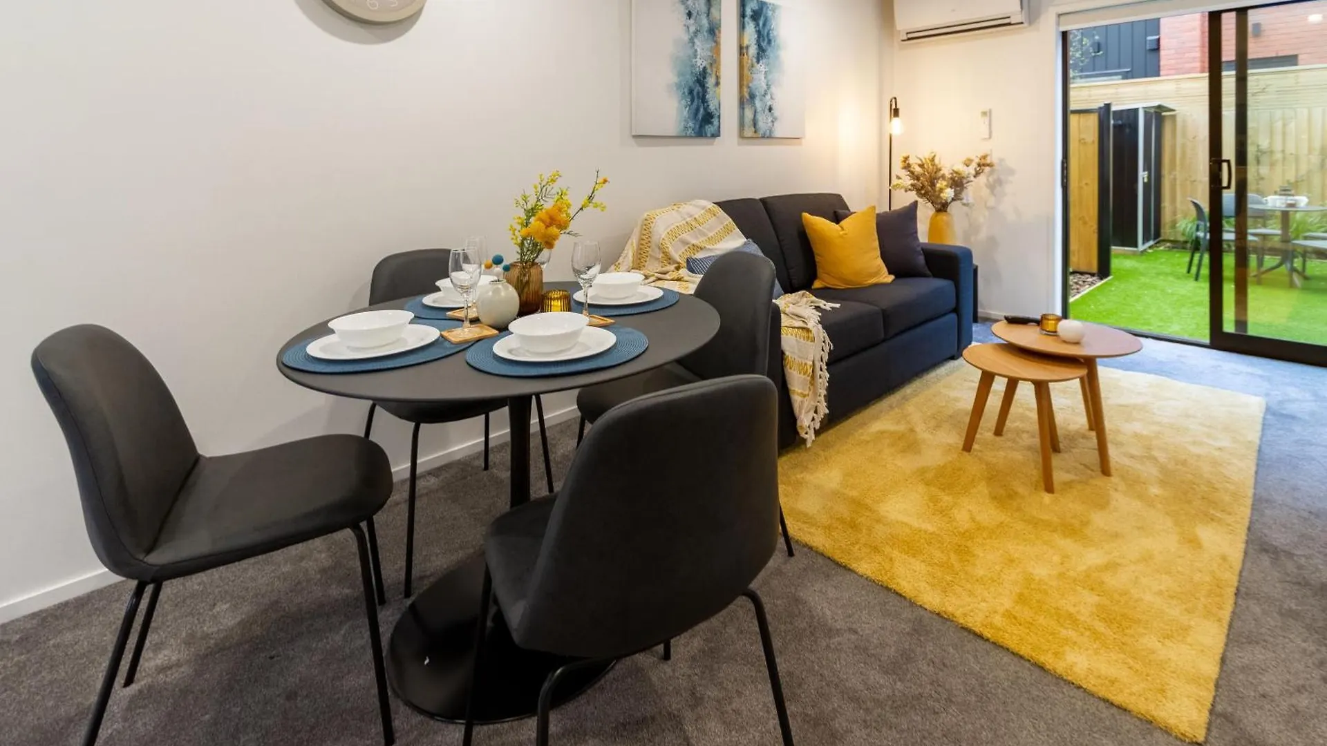 Executive Suite On Lichfield Street - 2 Bed 2 Bath Christchurch Apartment