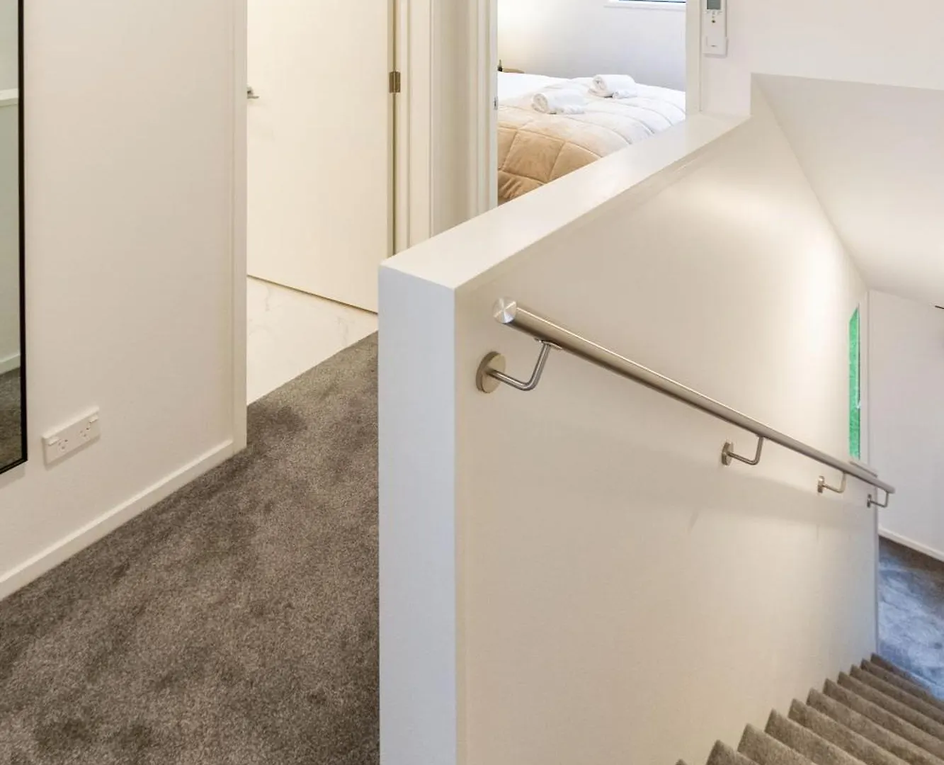 Executive Suite On Lichfield Street - 2 Bed 2 Bath Christchurch Apartment